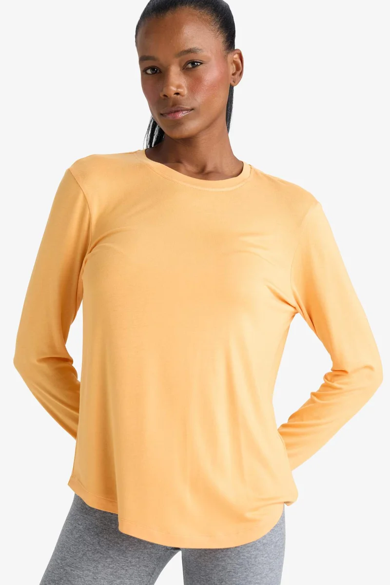 ديفاكتو Standard Fit Crew Neck Long Sleeve T-Shirt