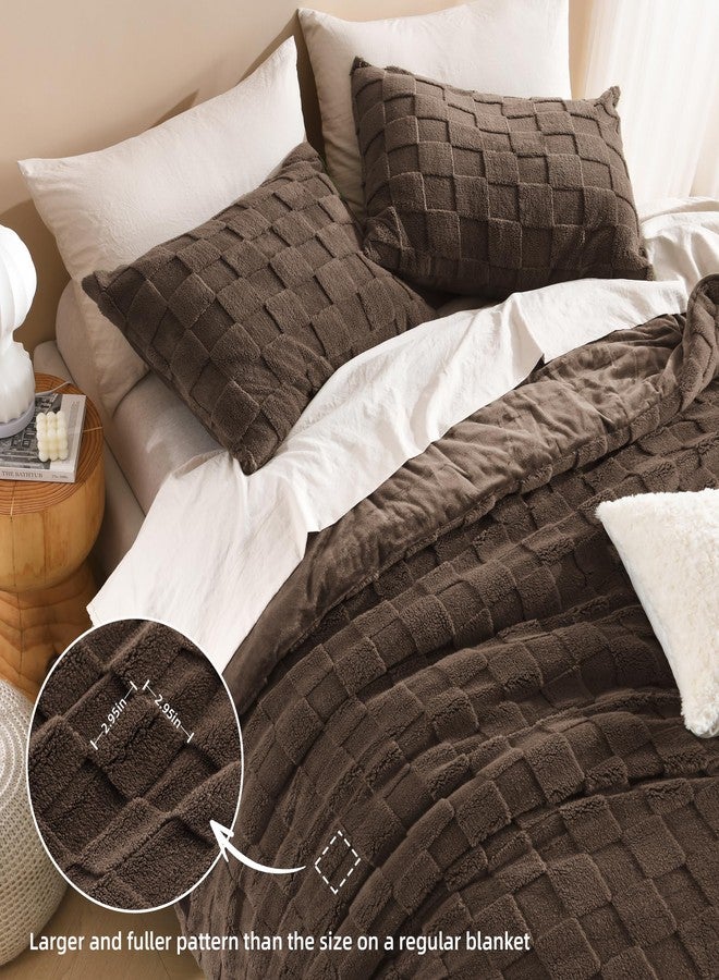 Litanika Fluffy Queen Size Comforter Set Brown, 3 Pieces Warm Sherpa Fleece Winter Bedding Set, Jacquard Checkered Plush Fuzzy Bed Set(1 Comforter, 2 Pillowcases) - Image 4