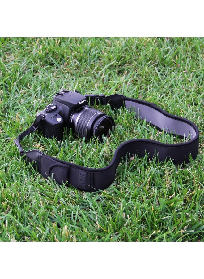 USA Gear حزام كاميرا نيونبرين للرقبة مع مشابك إطلاق سريعة و جيوب لتخزين الملحقات - يعمل مع كاميرات كانون، فوجي فيلم، نيكون، سوني والمزيد من كاميرات DSLR، المرآة، والكاميرات الفورية - Image 3