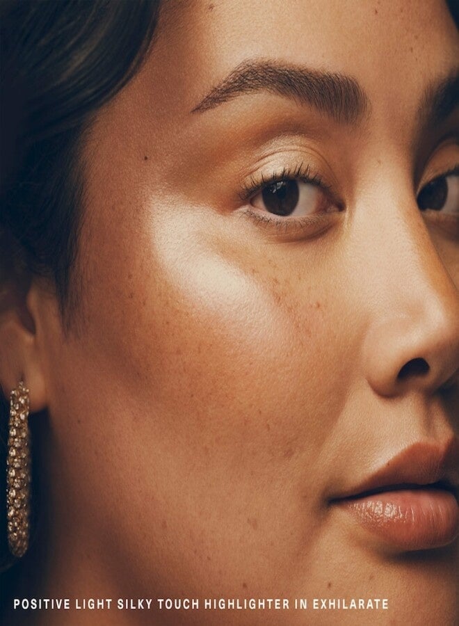 Rare Beauty Positive Light Silky Touch Highlighter – Exhilarate - Champagne Gold – Ultra-Fine, Weightless, and Long-Lasting Luminous Powder for a Radiant Glow – 2.8g / 0.098 oz - Image 4