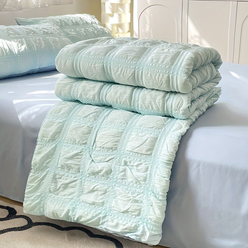 Lightweight Summer Quilt - Breathable Seersucker, Soft & Comfortable Bedding for All Seasons, Perfect for Bedroom Decor - Image 1