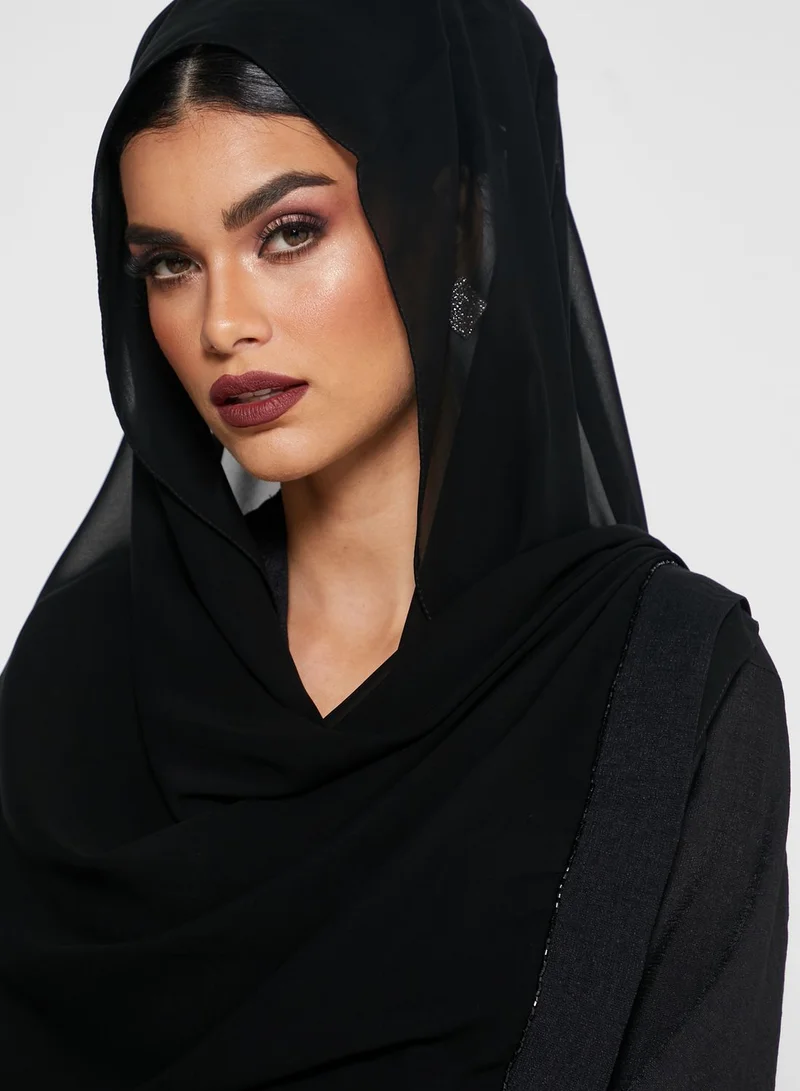 هيا كلوزيت عباية باكمام مزينة بالترتر