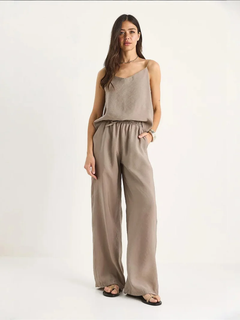 بيانكو لوتشي طقم قطعتين بأكمام طويلة وياقة على شكل حرف