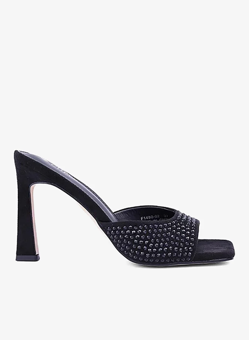 كابلي شبادل بكعب أنيق مصممة لإطلالة عصرية فاخرة.