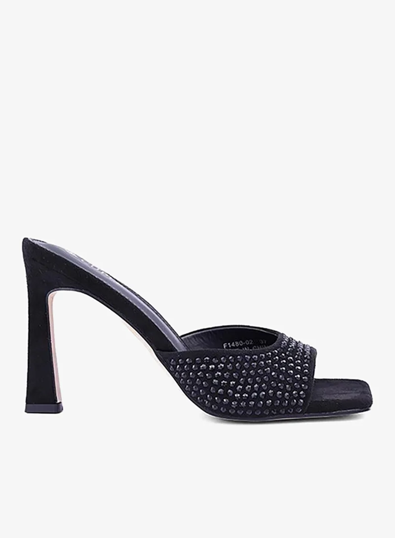 كابلي شبادل بكعب أنيق مصممة لإطلالة عصرية فاخرة.