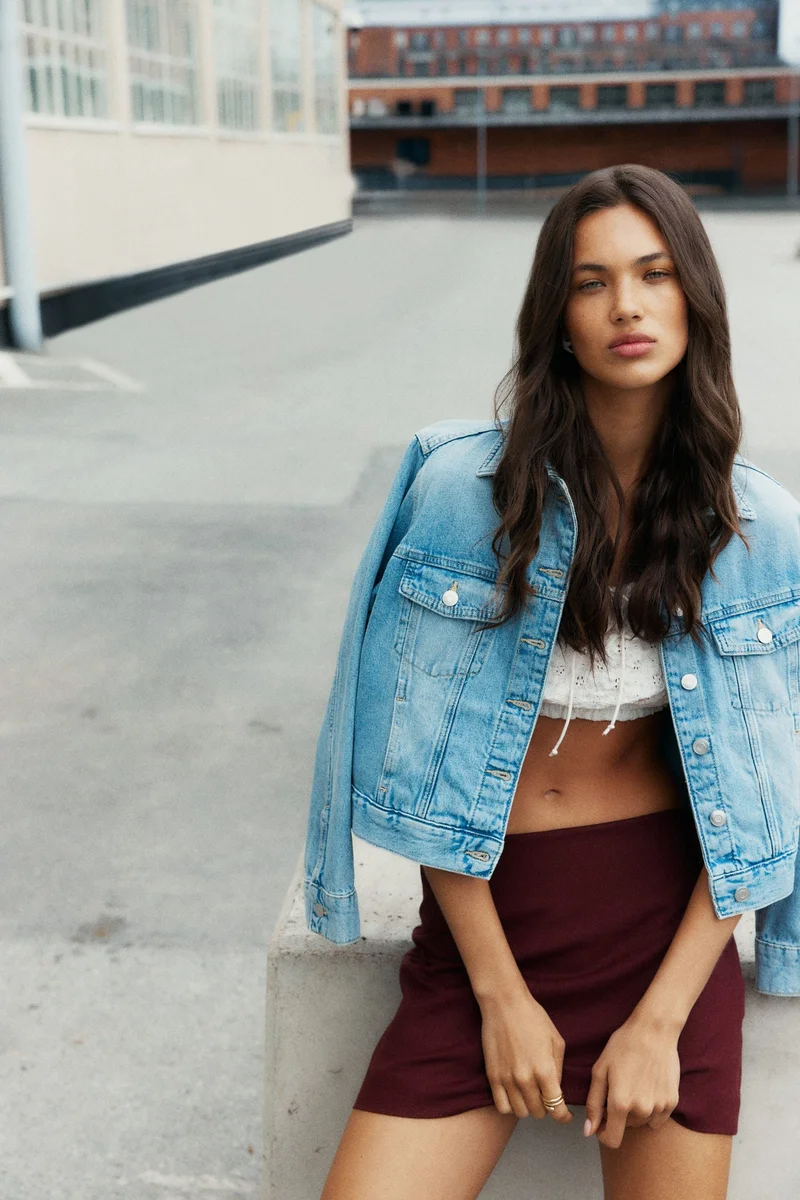 اتش اند ام شورت بتصميم تنورة من مزيج الكتان