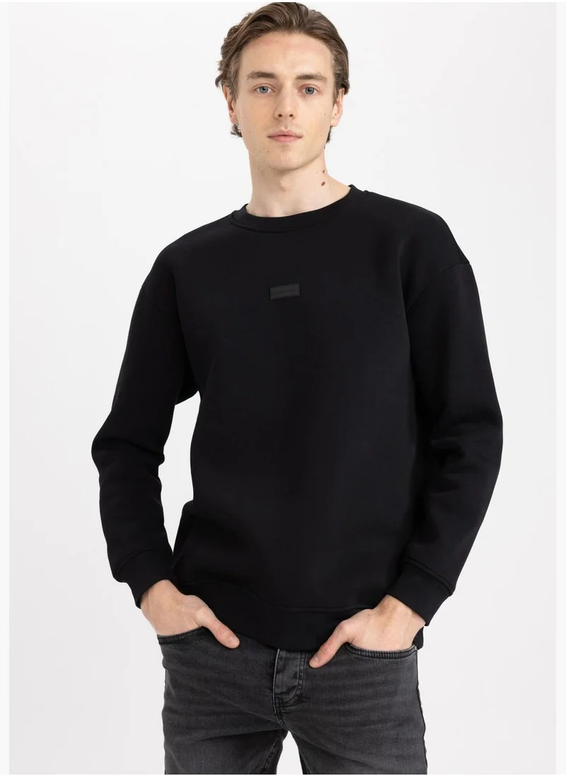 ديفاكتو Man Boxy Fit Crew Neck Long Sleeve Knitted Sweatshirt