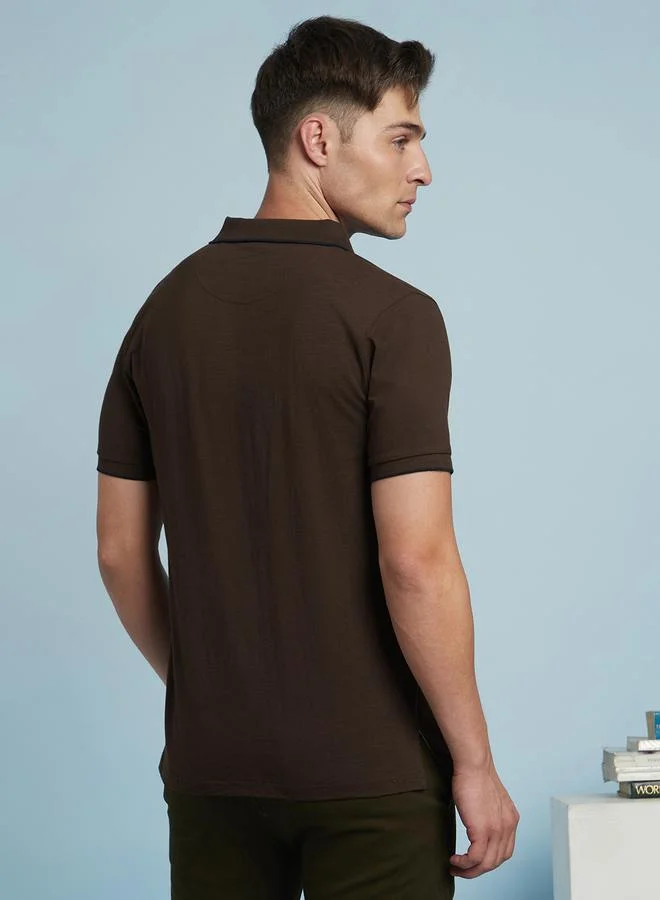 دينيس لينغو تيشيرت رجالي سادة بقصة عادية من Jersey بنمط Chicory Coffee