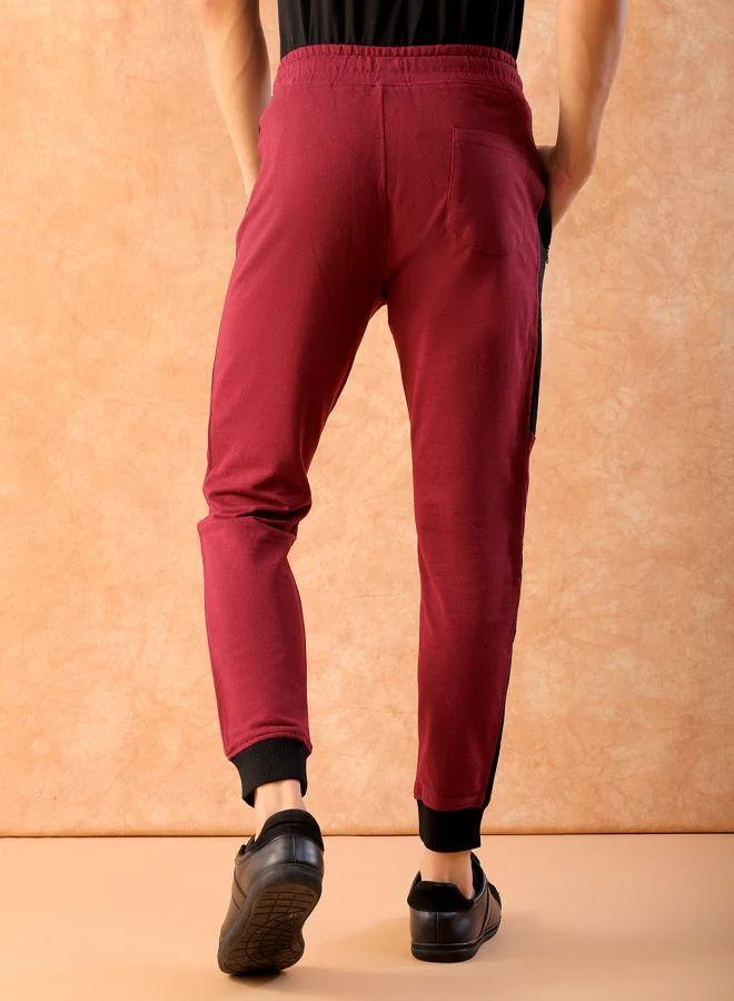 ذا انديان كراج كو Men Slim Fit Solid Mid-Rise Stretchable Knitted Jogger Trousers