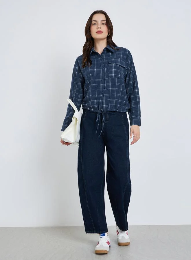 ستايلي بلوزة قصيرة بطبعة مربعات وأربطة