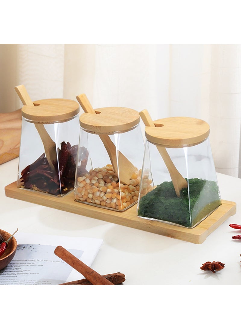 مجموعة 3 برطمانات زجاجية شفافة عالية الجودة مع غطاء خيزران طبيعي وملعقة خشبية لكل برطمان وحامل خشبي لجميع البرطمانات – علب تخزين مطبخ متعددة الاستخدام لتخزين السكر الأبيض والبني، القهوة، الشاي، الطحين، المكسرات، الحلوى، الأملاح، التوابل، الأعشاب، البهارات والمكونات الجافة الأخرى – عبوات منزلية أنيقة وعملية للحفاظ على المطبخ مرتب ومنظم، مناسبة للتقديم على الطاولة أو كهدية عملية وعصرية - Image 2