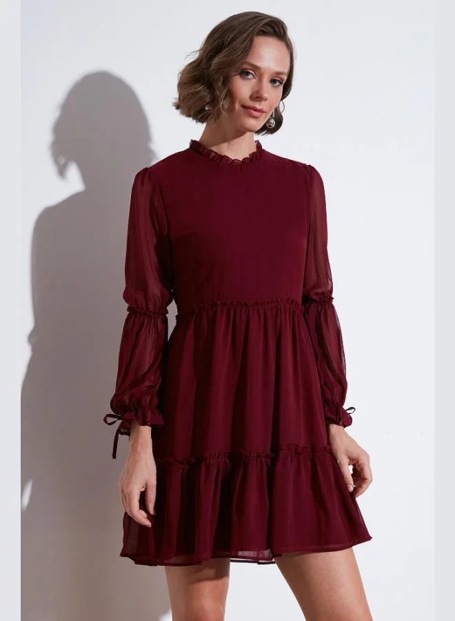 ليلا فستان قصير ليلا بقصة عادية ورقبة عالية مكشكش مبطن للنساء