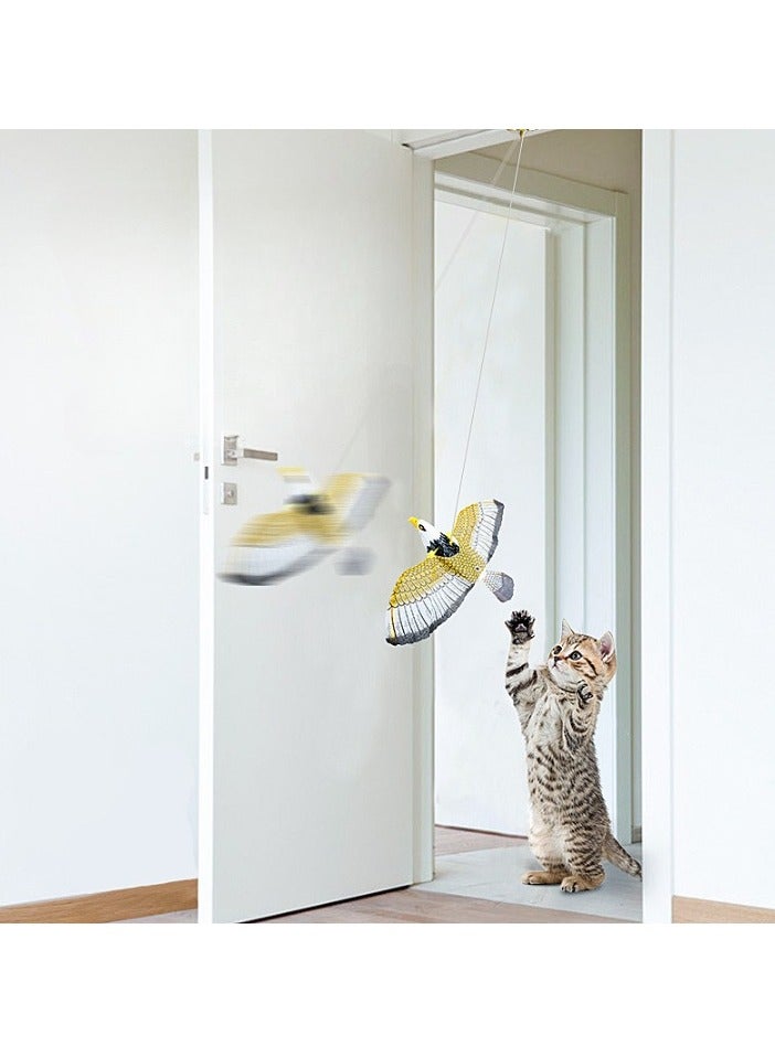 AROAQ لعبة القط الطائر، لعبة تفاعلية للقطط على شكل نسر مقلد يتم تعليقها على الباب، لعبة تفاعلية للقطط على شكل نسر معلق تلقائيًا، لعبة تفاعلية للقطط على شكل طائر محاكاة للقطط داخل المنزل، (نموذج النسر الصامت [بدون بطارية]) - Image 4