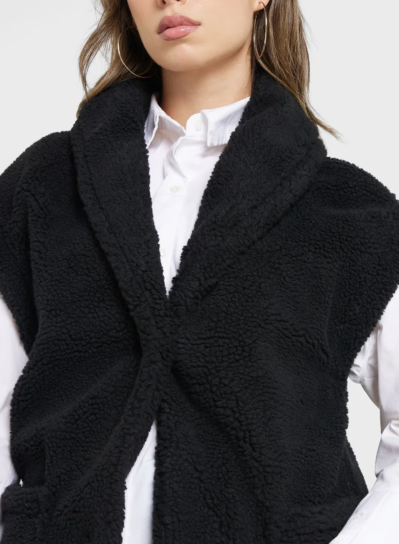 Jacqueline de Yong Pocket Detail Fur Vest Jacket