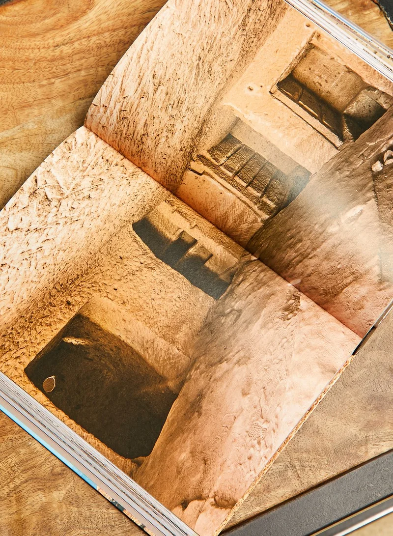 ثيمز كتاب علم الآثار في أرض الأنباط العرب