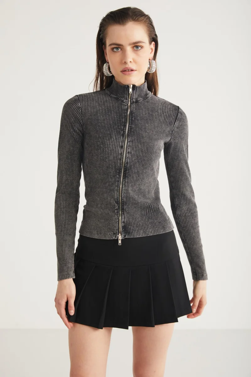 جريميلانج Effie Women's Stand Collar Body-hugging Wash Effect Long Sleeve Zippered Anthracite Blouse