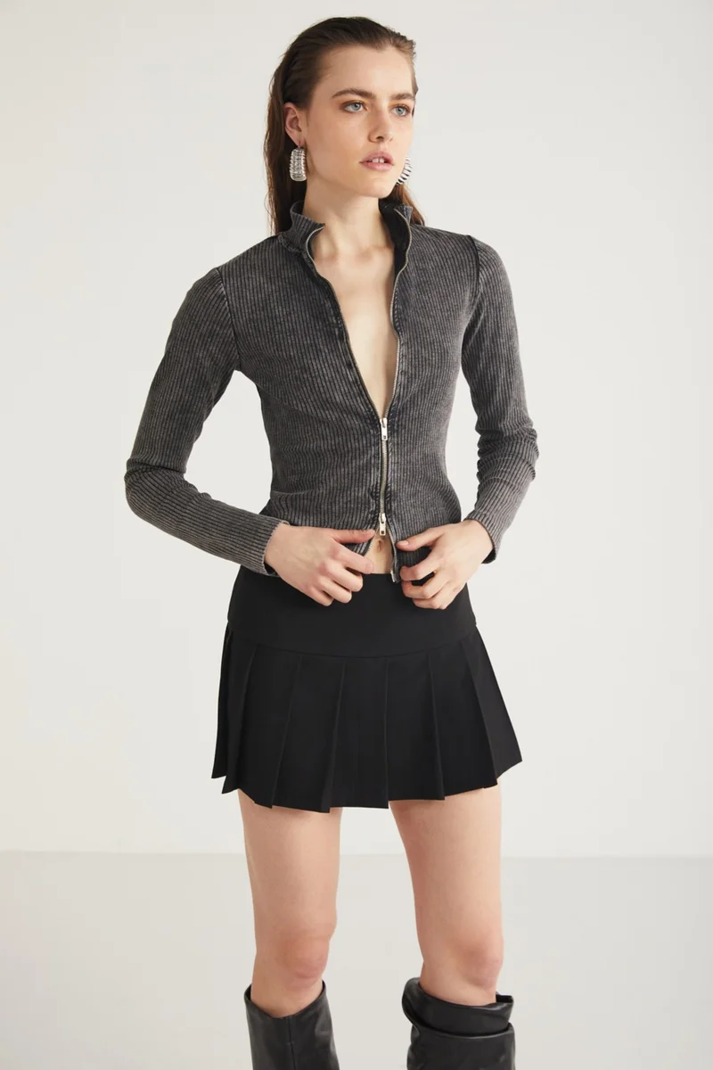 جريميلانج Effie Women's Stand Collar Body-hugging Wash Effect Long Sleeve Zippered Anthracite Blouse
