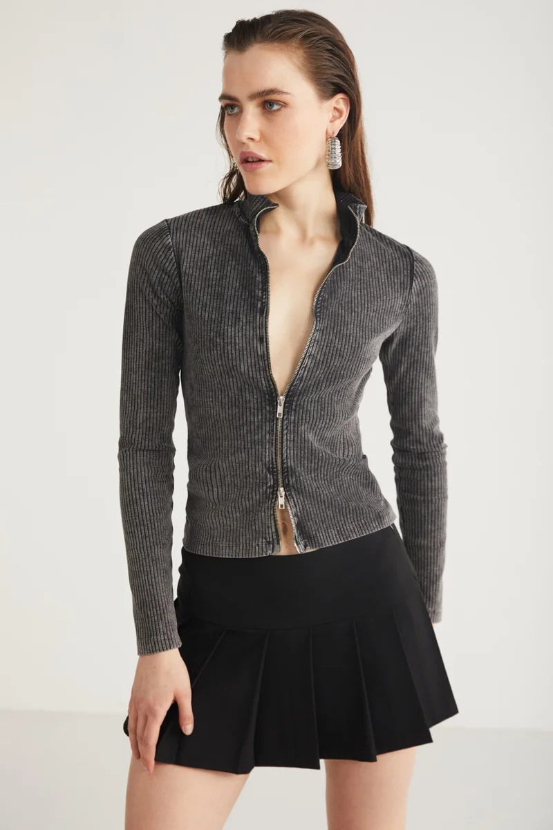 جريميلانج Effie Women's Stand Collar Body-hugging Wash Effect Long Sleeve Zippered Anthracite Blouse