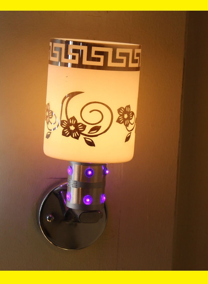 Wall Lamp •	Base made of metal : Chrome Color - Image 2