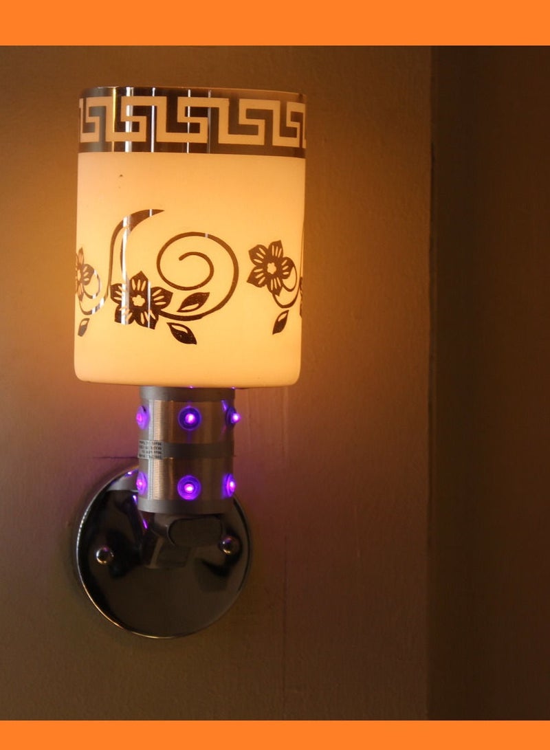 Wall Lamp •	Base made of metal : Chrome Color - Image 1