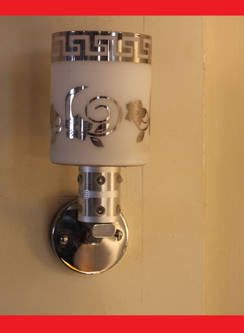 Wall Lamp •	Base made of metal : Chrome Color - Image 3