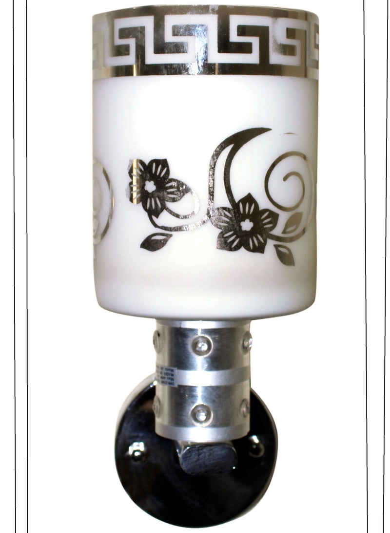 Wall Lamp •	Base made of metal : Chrome Color - Image 4