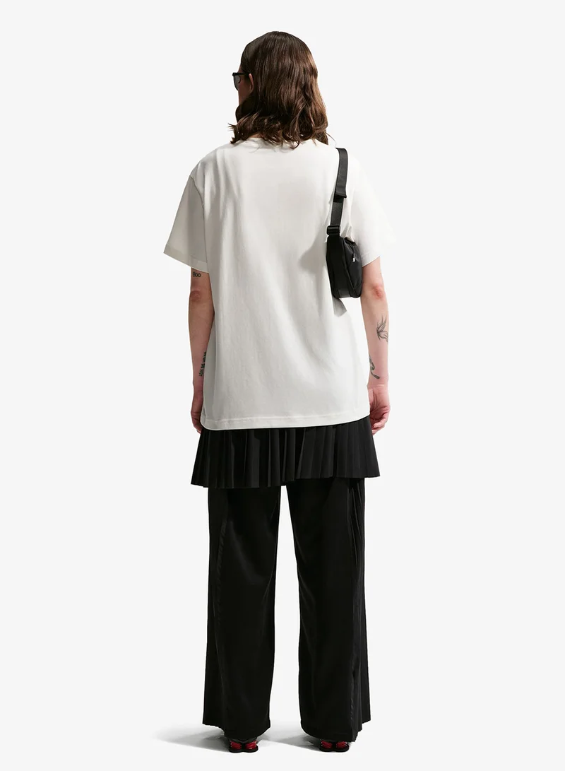 نايكي تيشيرت كلاسيك أو سي إنكونيكت بتصميم بوي فريند