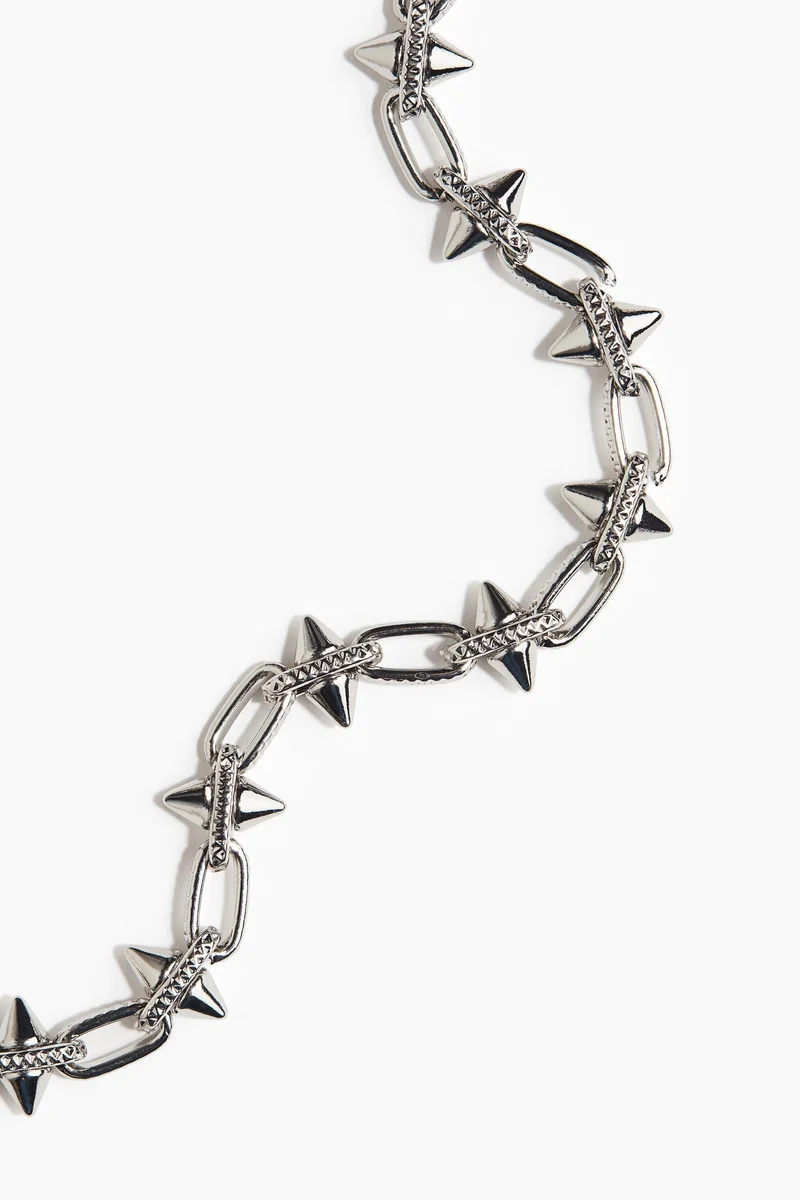 اتش اند ام إسوارة مزينة بتفاصيل مدببة