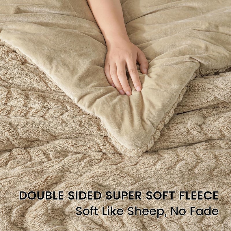 PHF طقم لحاف كينغ من شيربا الفاخر المكون من 3 قطع، بياضات دافئة وناعمة لفصل الشتاء، طقم سرير من الفلانيل المنقوش 3D، يتضمن 1 × 230 سم × 265 سم لحاف و 2 × 50 سم × 90 سم أغطية وسائد، كاكي - Image 3