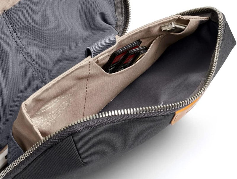 بيل روي حقيبة Bellroy Tech Kit بسحاب للإكسسوارات التقنية الراقية (شاحن، شاحن محمول، كابلات، سماعات رأس) - Image 4