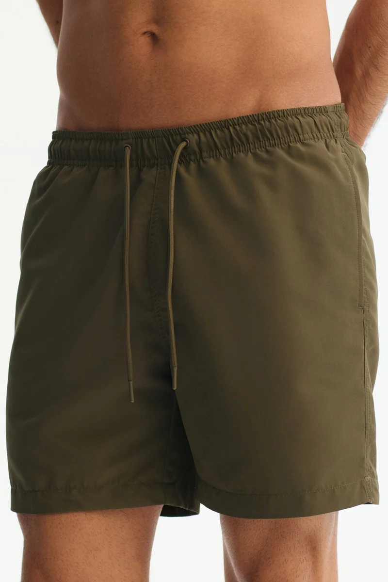 اتش اند ام شورت سباحة