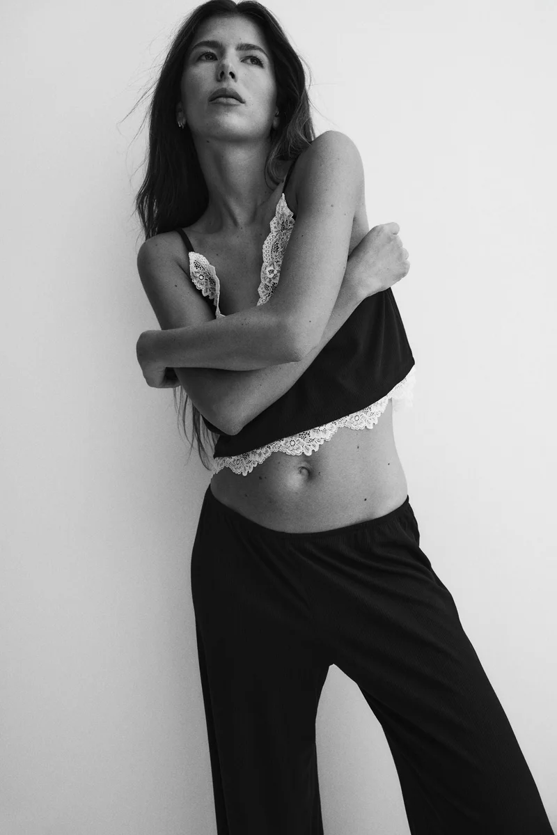 اتش اند ام بيجاما مرنة بحواف من الدانتيل