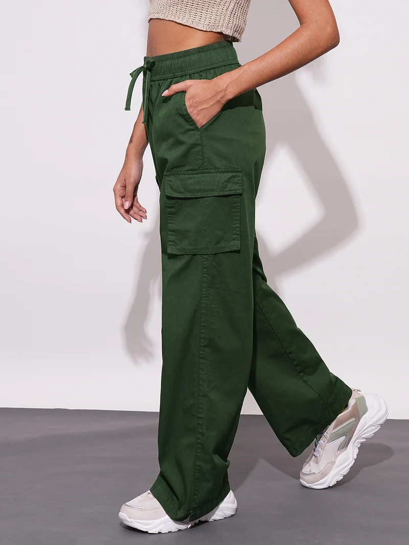جلو باص بنطلون كارغو واسع الساق بخصر مرتفع ومرن من القطن للنساء من جلوبس