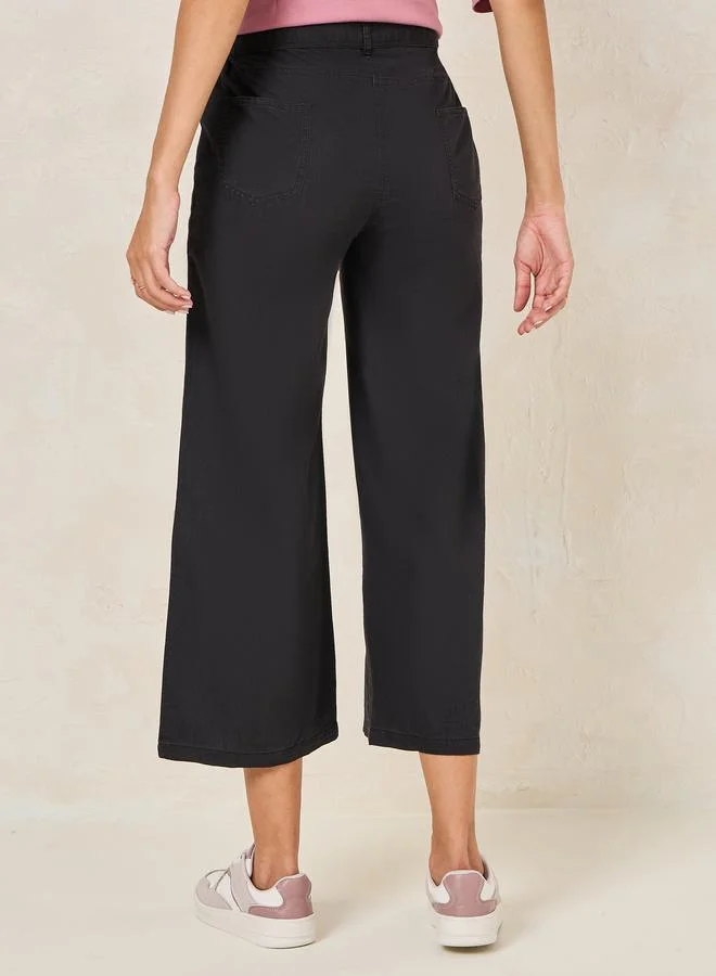ستايلي Self Tie Belt Relaxed Fit Cropped Jeans