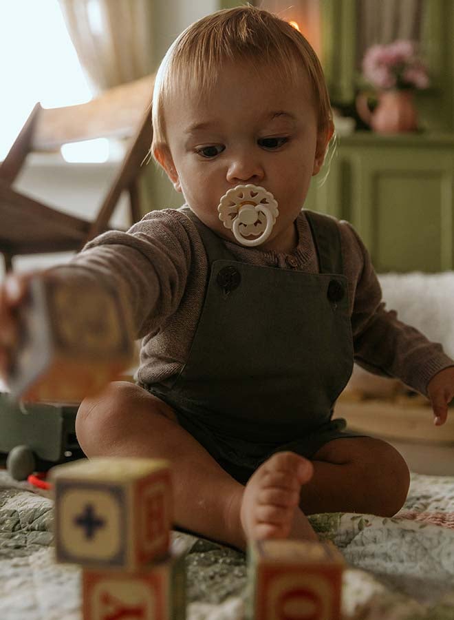 FRIGG Fairytale Silicone Baby Pacifier 6-18M 1-Pack The Princess and the Pea - Size 2 - Image 5