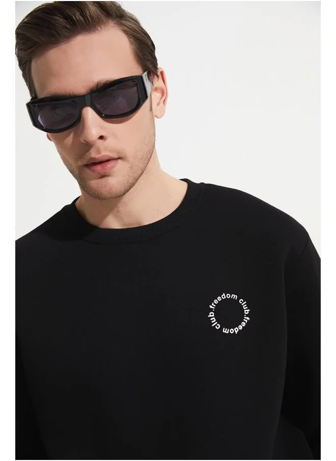 JUNE June Men Printed Thick Crew Neck Sweatshirt Black
