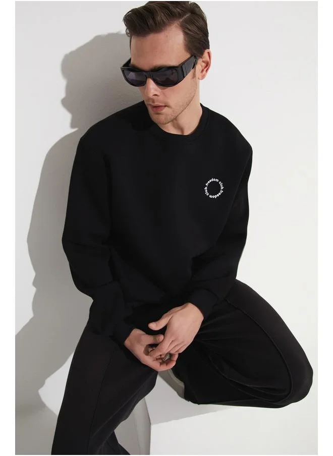 JUNE June Men Printed Thick Crew Neck Sweatshirt Black