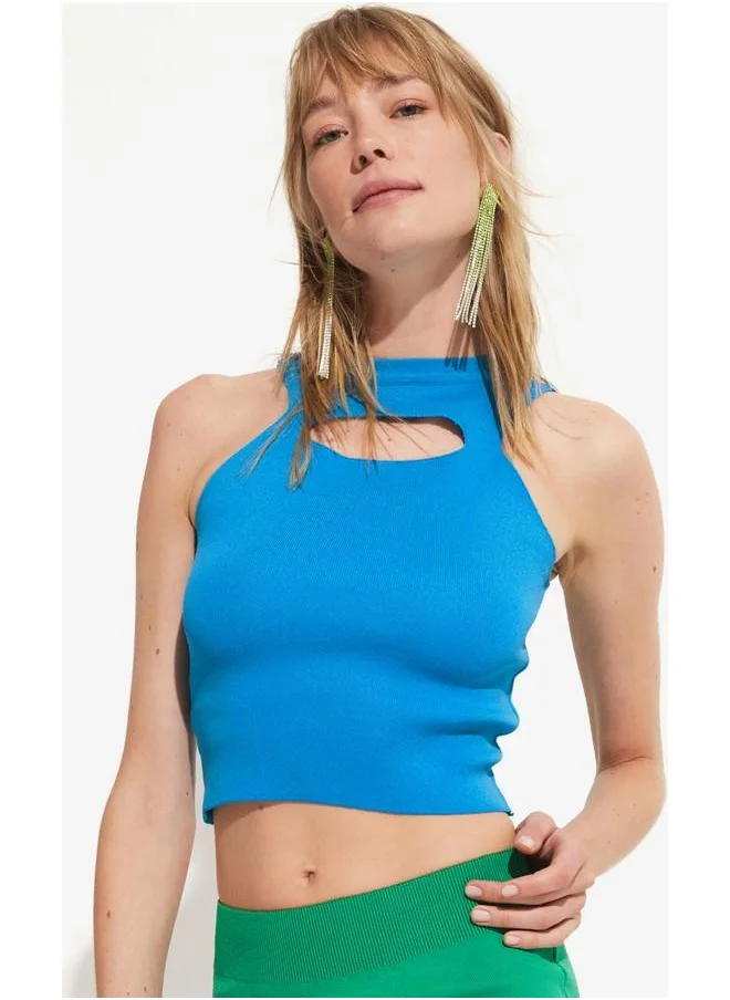 JUNE June Cut-Out Collar Detailed Knitwear Top