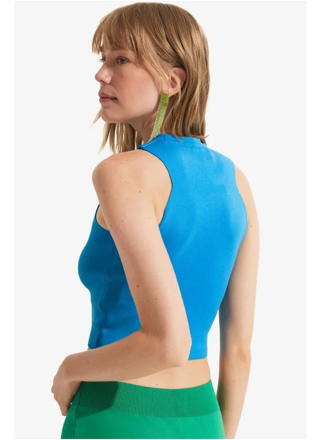 JUNE June Cut-Out Collar Detailed Knitwear Top
