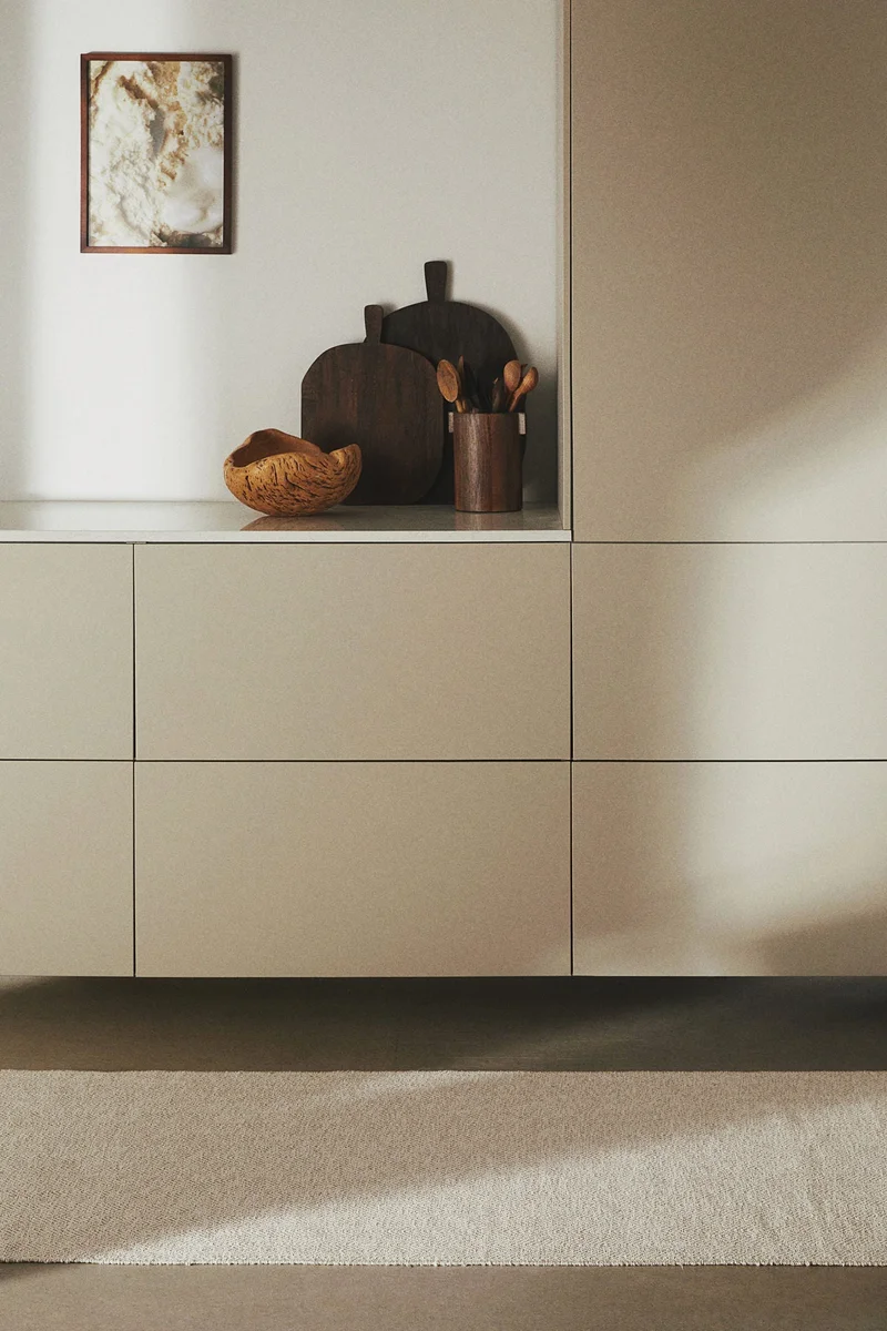 اتش اند ام سجادة من القطن مزينة بشراشيب