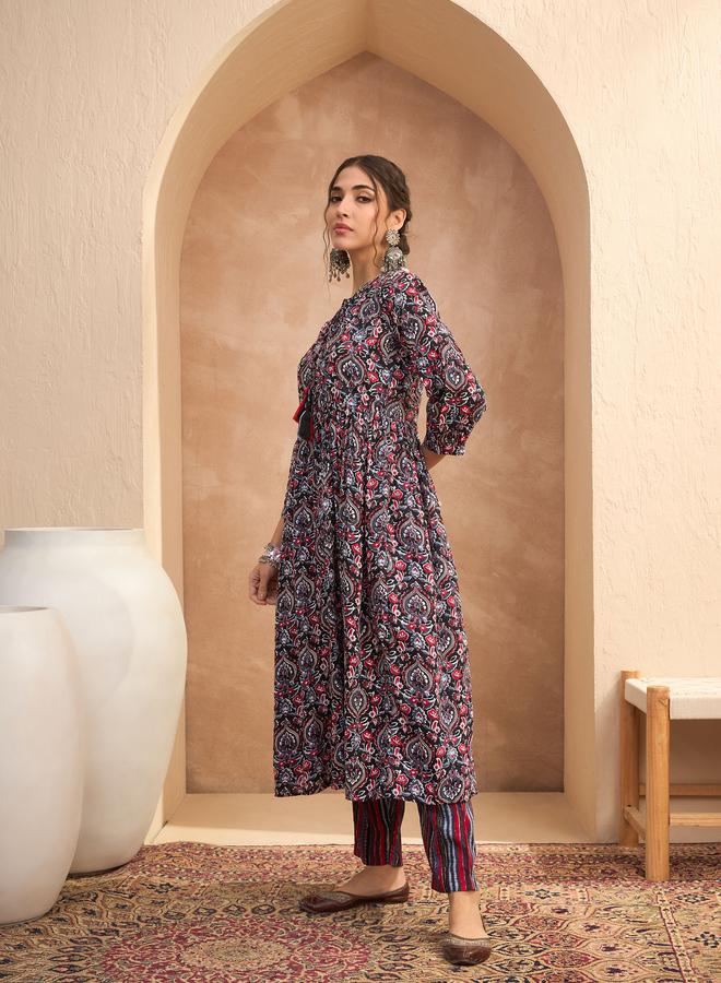 SASSAFRAS Black Floral Gathered Kurta and Pants Set - Image 4