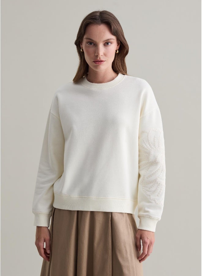 او في اس سويت شيرت بتطريز زهري - Image 1