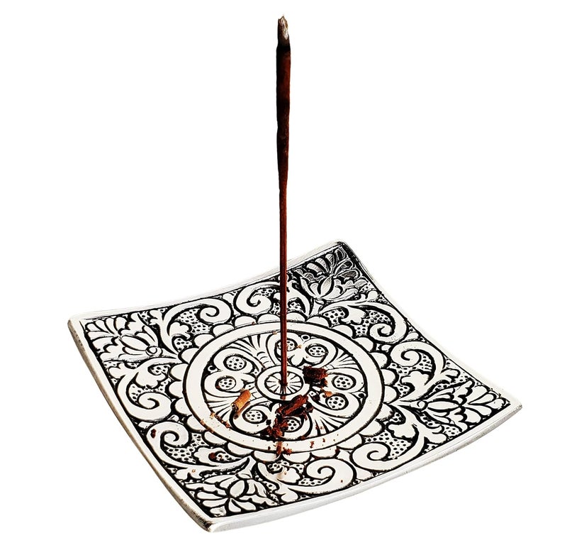 Pure Source India Aluminum Agarbatti Stand Hand Carved Rust Proof 4 Inch x 4 Inch - Image 1