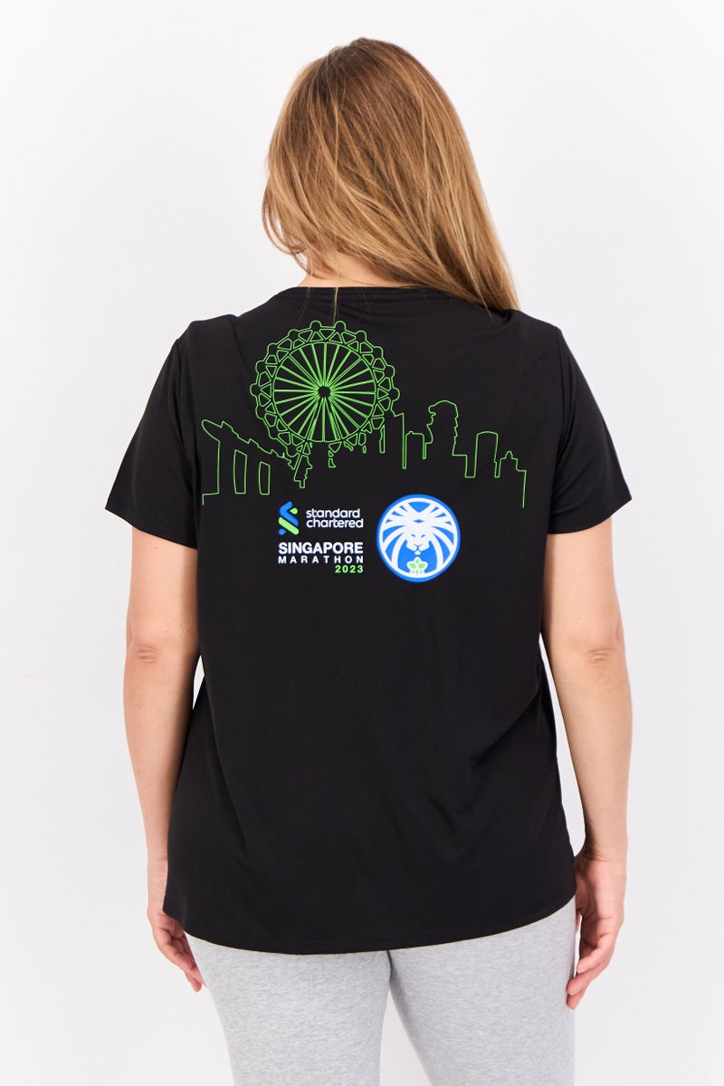 PUMA تي شيرت جري للنساء بأكمام قصيرة لسباق ماراثون سنغافورة 2023، أسود - Image 3