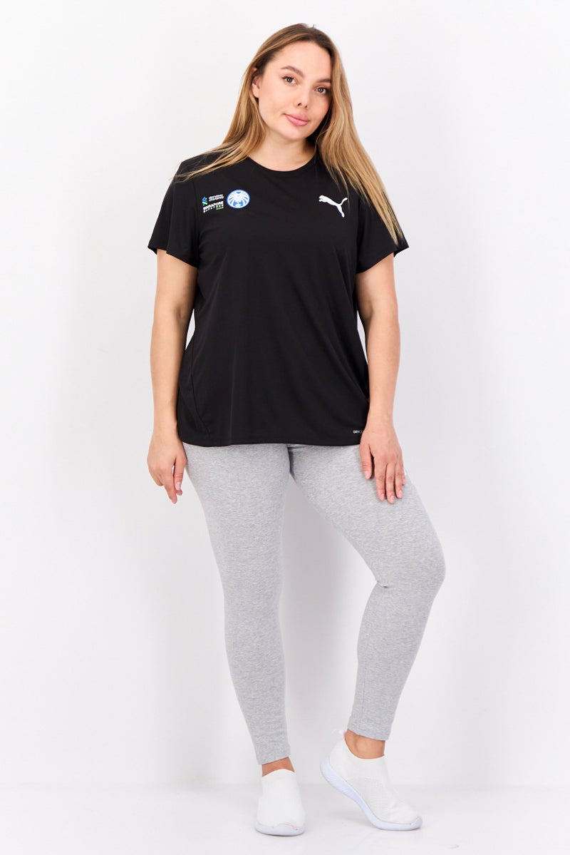 PUMA تي شيرت جري للنساء بأكمام قصيرة لسباق ماراثون سنغافورة 2023، أسود - Image 2