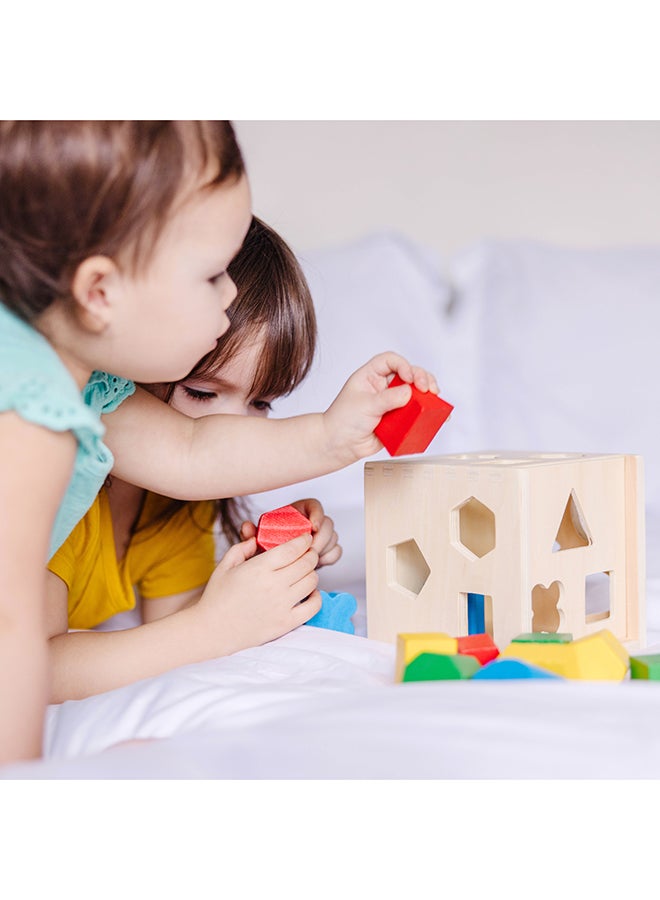 Melissa & Doug مكعب فرز الأشكال من ميليسا ودوج - لعبة خشبية كلاسيكية مع 12 شكلًا - Image 4