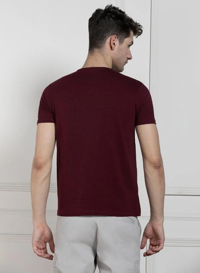 دينيس لينغو Men's Wine 100% Cotton Solid Pattern Regular Fit T-Shirt