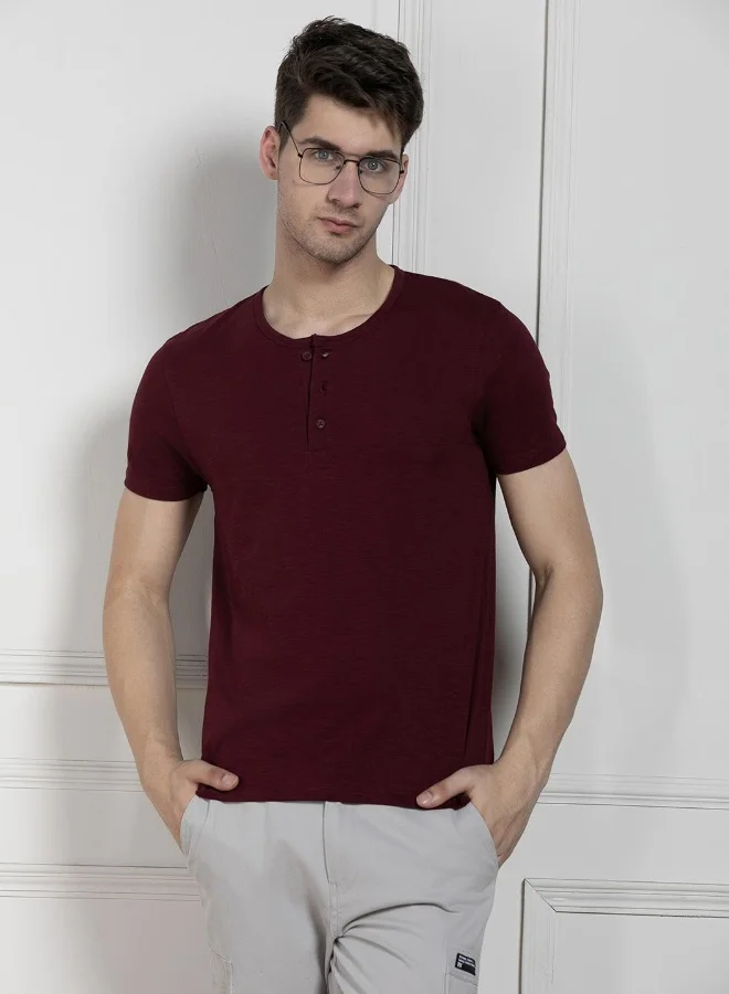 دينيس لينغو Men's Wine 100% Cotton Solid Pattern Regular Fit T-Shirt