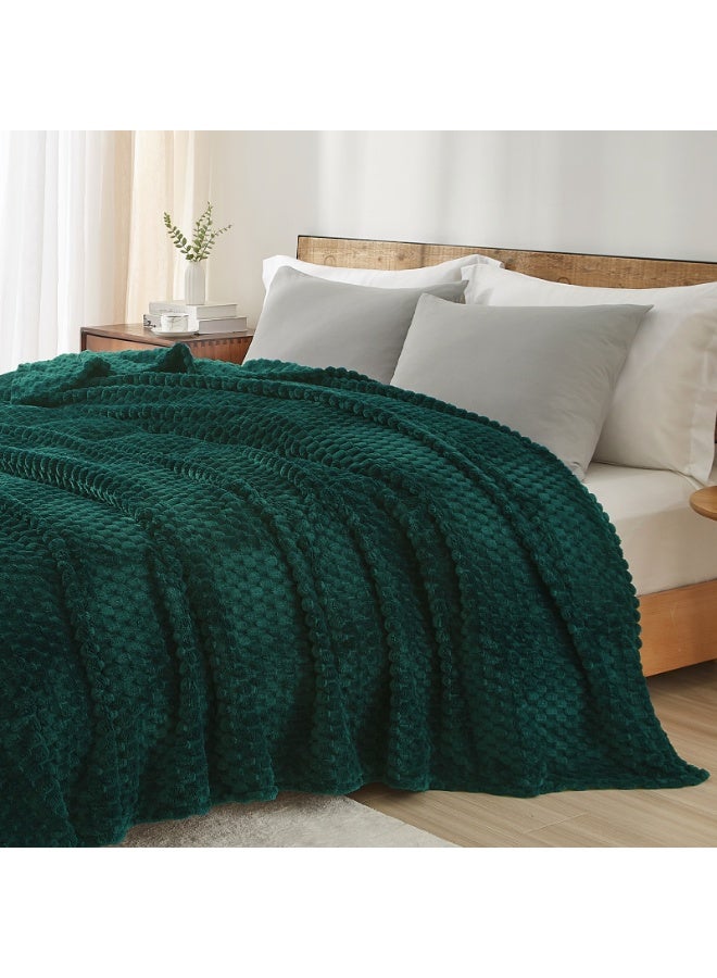 PHF بطانية فليس فاخرة فائقة النعومة بحجم كينغ، بطانية فليس جاكار خفيفة الوزن 3D، لا تتساقط، لا تتكتل، فاخرة 320GSM جمالية رقيقة مريحة لتزيين غرفة النوم، 108"x90"، أخضر مائل إلى الأزرق - Image 5