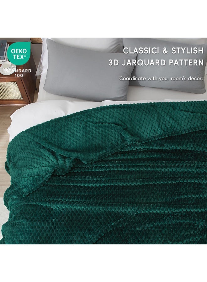 PHF بطانية فليس فاخرة فائقة النعومة بحجم كينغ، بطانية فليس جاكار خفيفة الوزن 3D، لا تتساقط، لا تتكتل، فاخرة 320GSM جمالية رقيقة مريحة لتزيين غرفة النوم، 108"x90"، أخضر مائل إلى الأزرق - Image 2